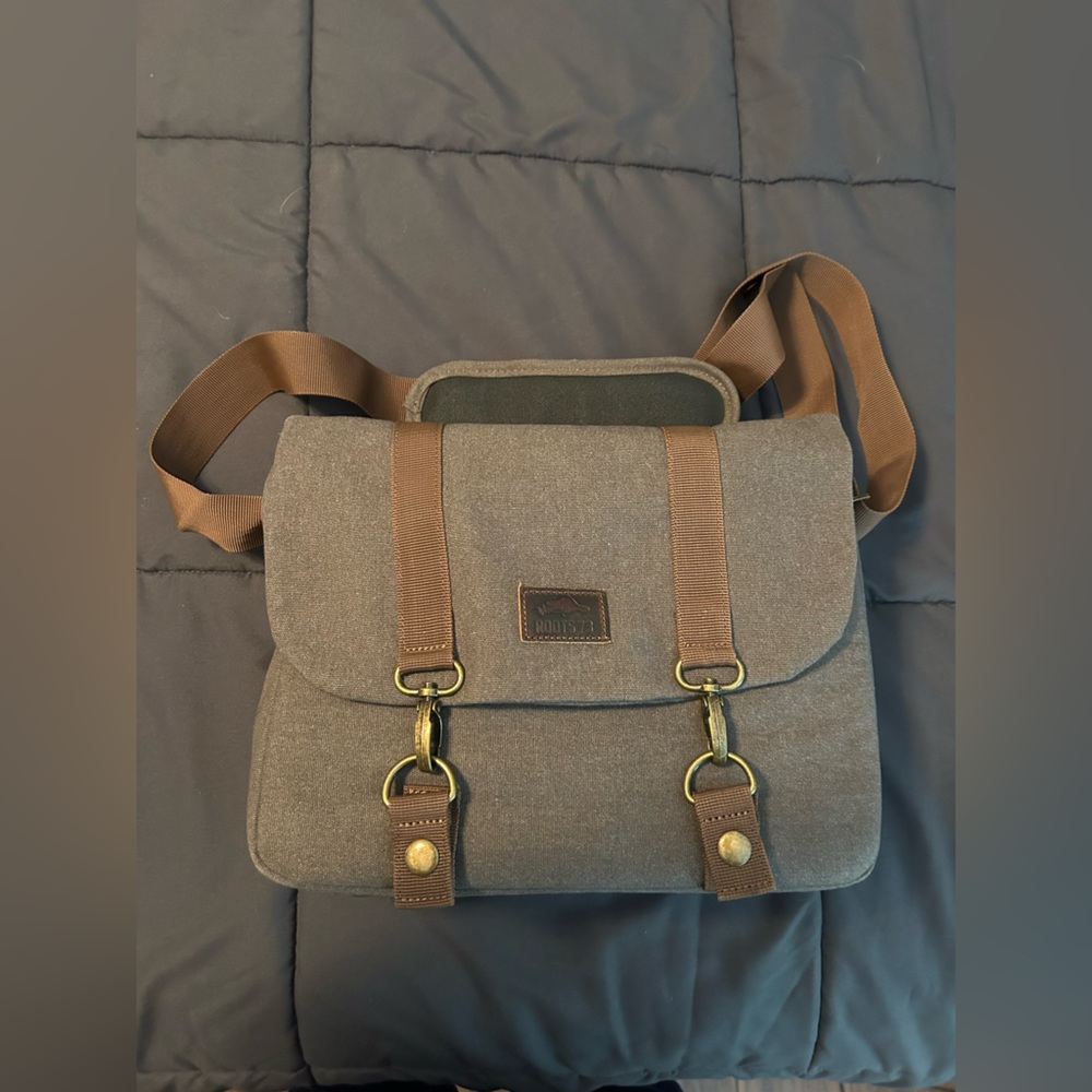Roots Flannel Messenger bag for camera